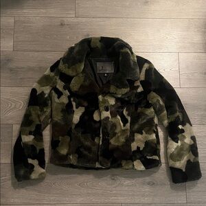 Goosecraft Camouflage Faux Fur Jacket. Size M